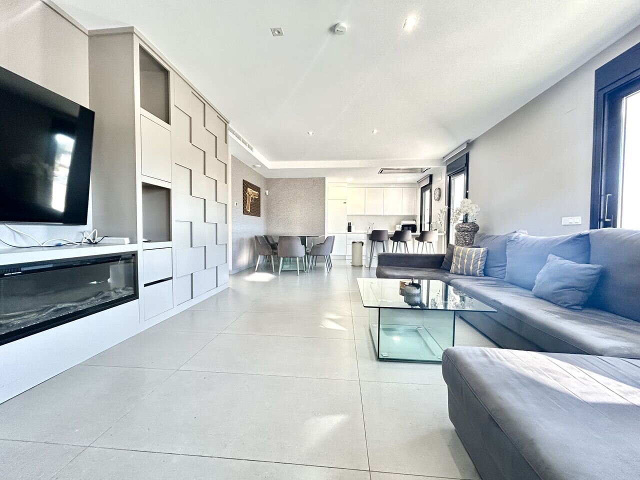 5-Bedroom Villa in La Siesta, Torrevieja - Image 6