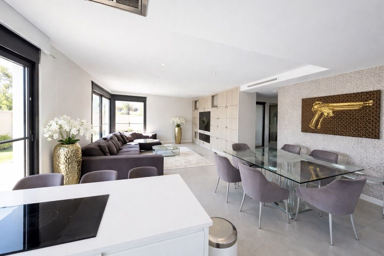 5-Bedroom Villa in La Siesta, Torrevieja - Image 8