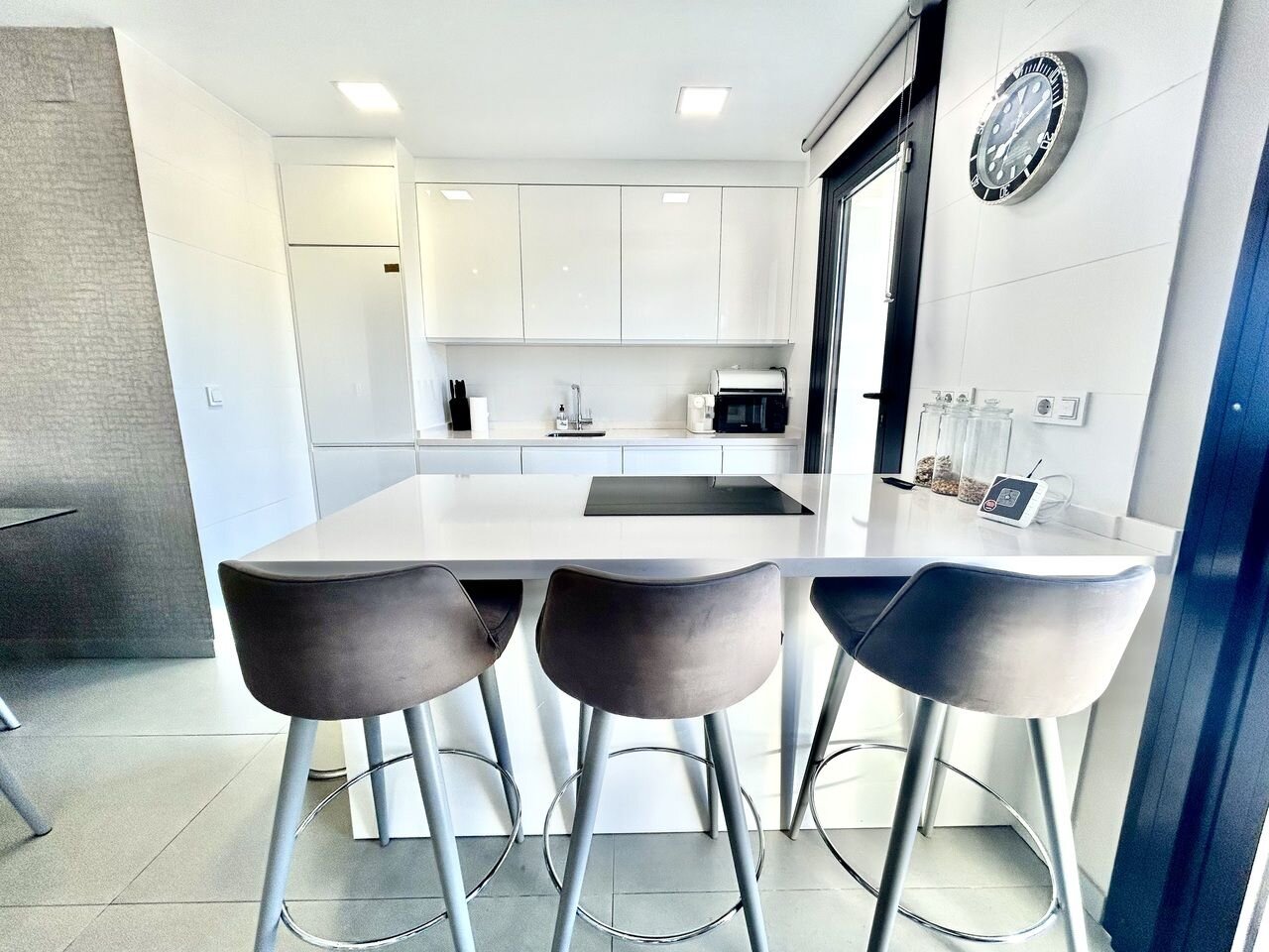 5-Bedroom Villa in La Siesta, Torrevieja - Image 9