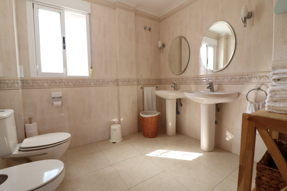 3-Bedroom Detached House in Algorfa | Sunny Casas - Cost... - Image 10