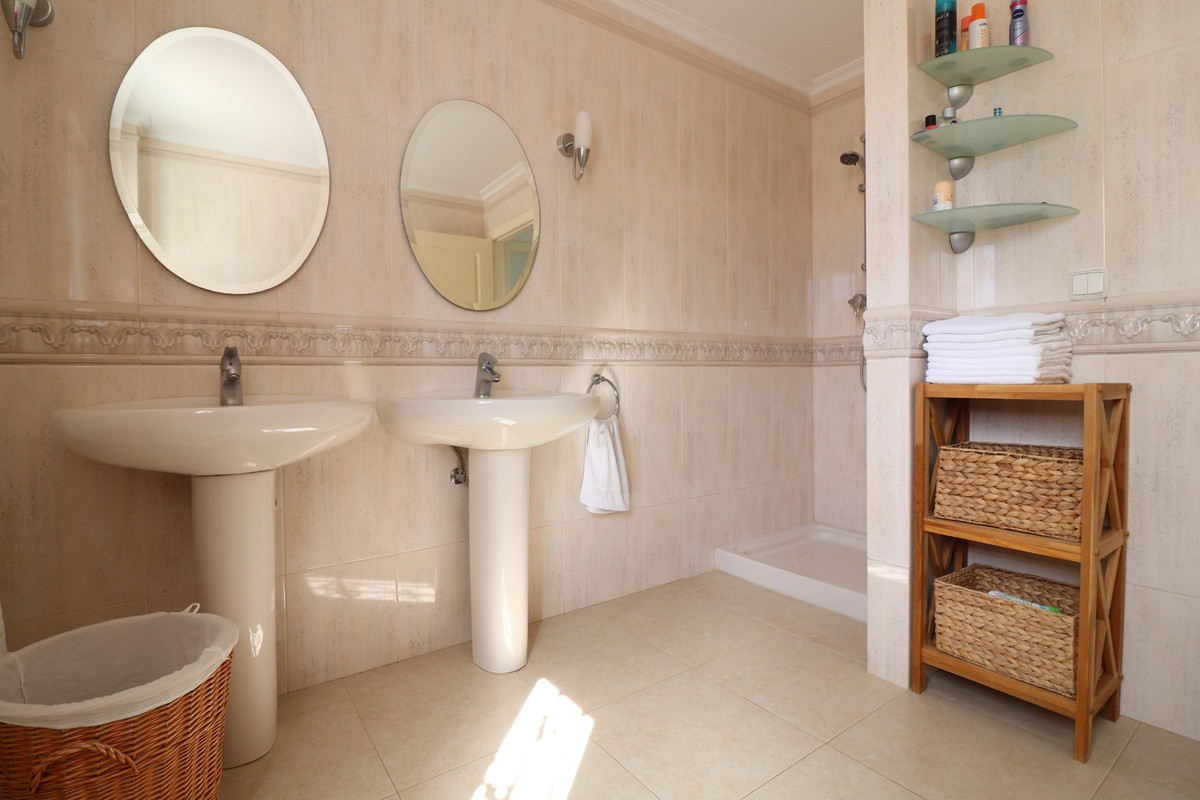 3-Bedroom Detached House in Algorfa | Sunny Casas - Cost... - Image 11