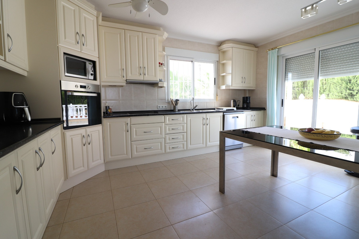 3-Bedroom Detached House in Algorfa | Sunny Casas - Cost... - Image 7