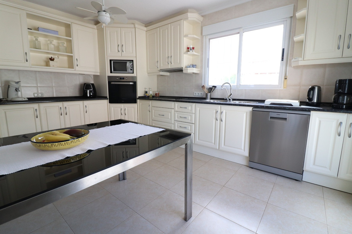 3-Bedroom Detached House in Algorfa | Sunny Casas - Cost... - Image 8