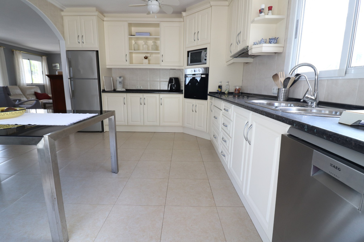 3-Bedroom Detached House in Algorfa | Sunny Casas - Cost... - Image 9