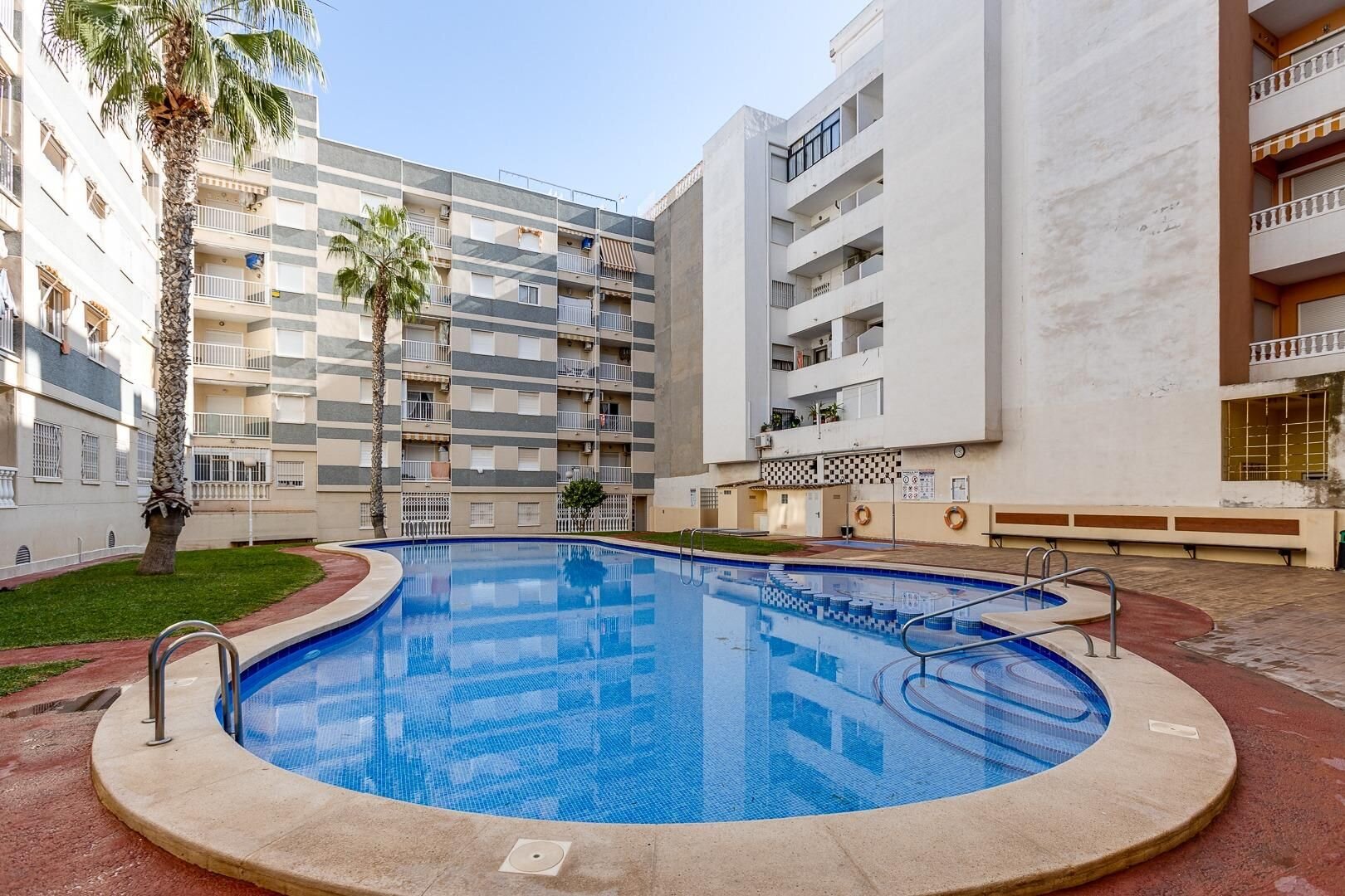 3-Bedroom Apartment in Estacion de Autobuses, Torrevieja - Image 12