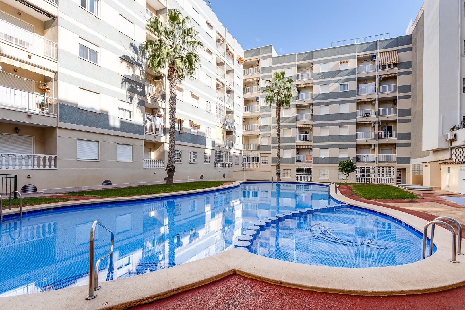 3-Bedroom Apartment in Estacion de Autobuses, Torrevieja - Image 13