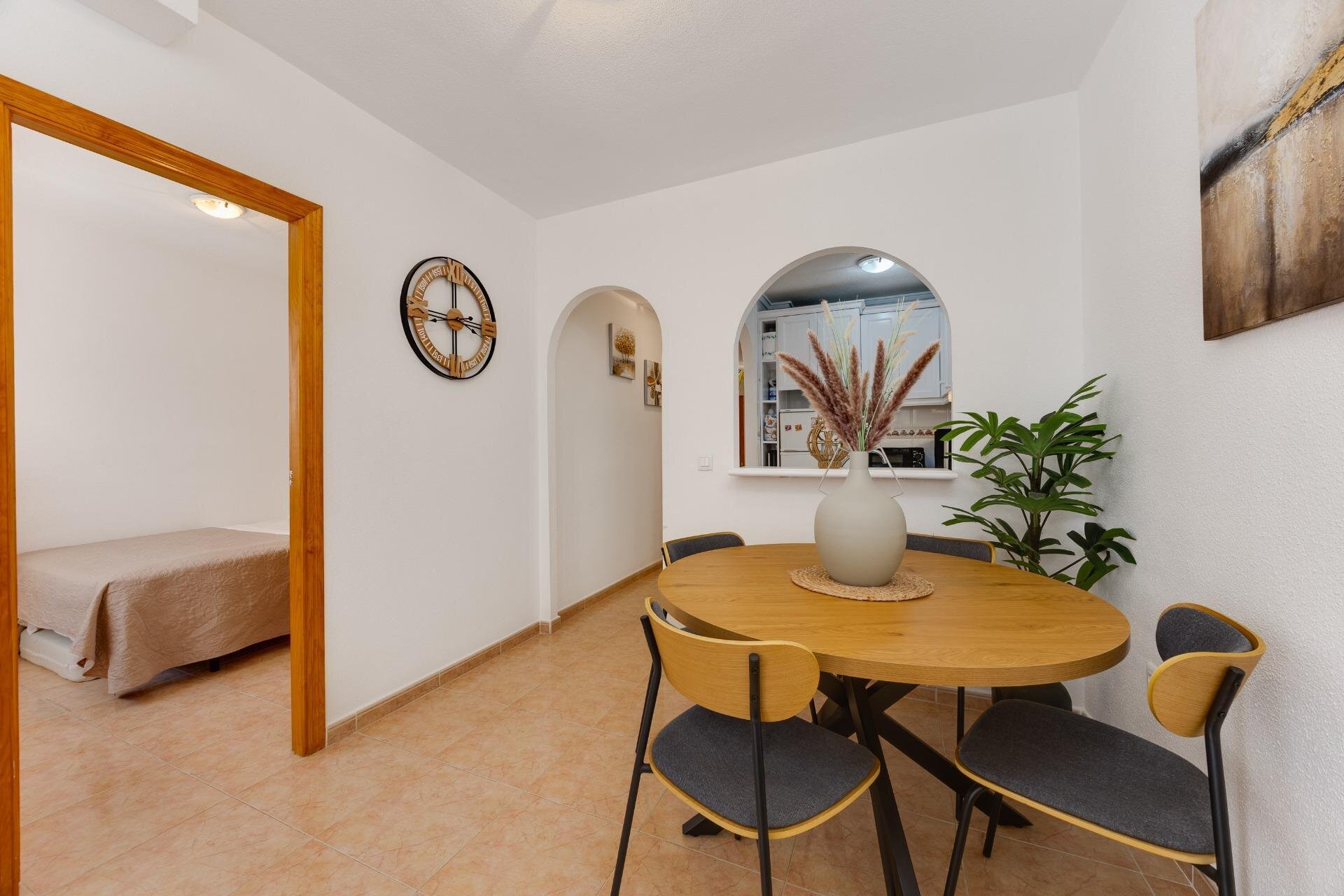 3-Bedroom Apartment in Estacion de Autobuses, Torrevieja - Image 2