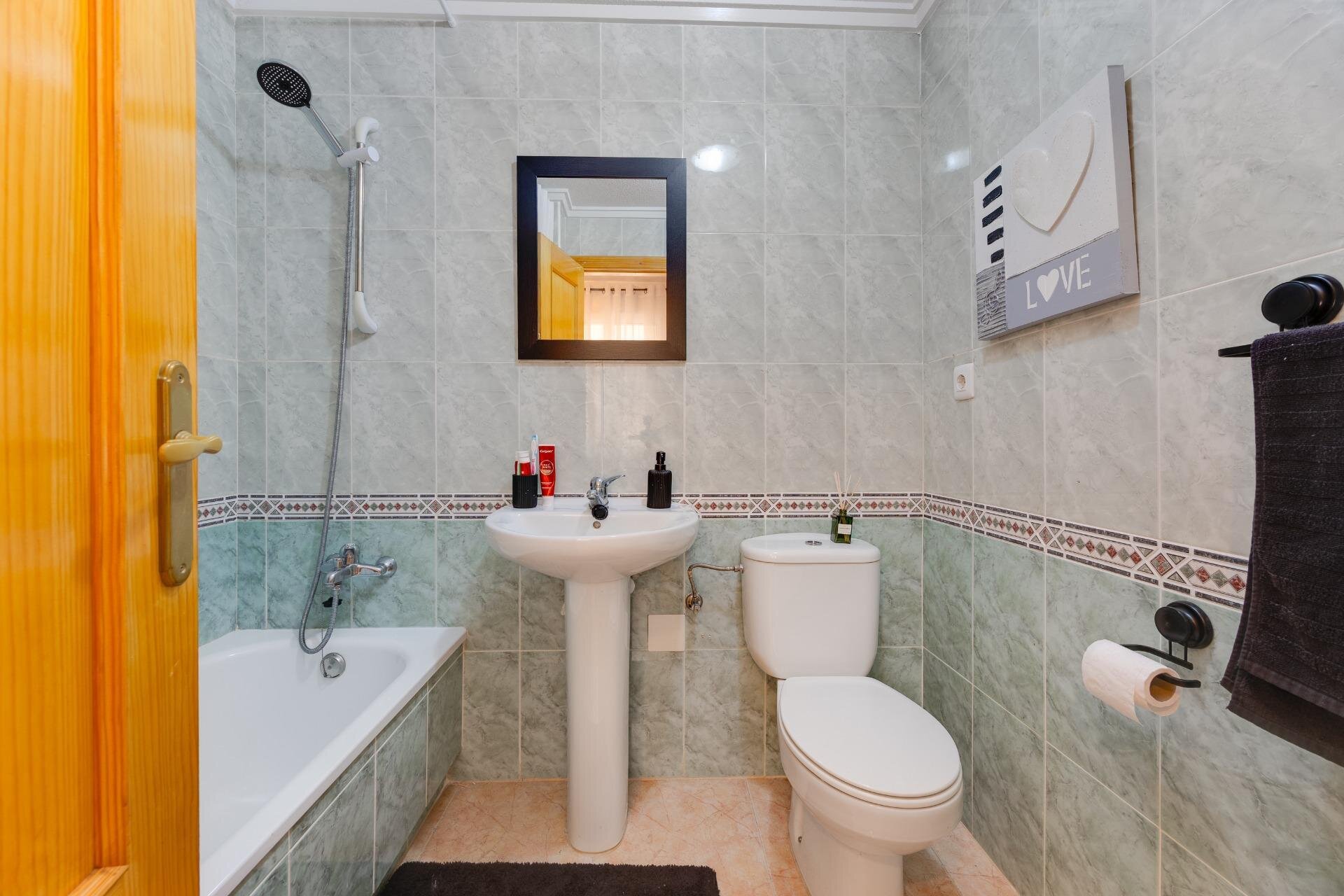 3-Bedroom Apartment in Estacion de Autobuses, Torrevieja - Image 28
