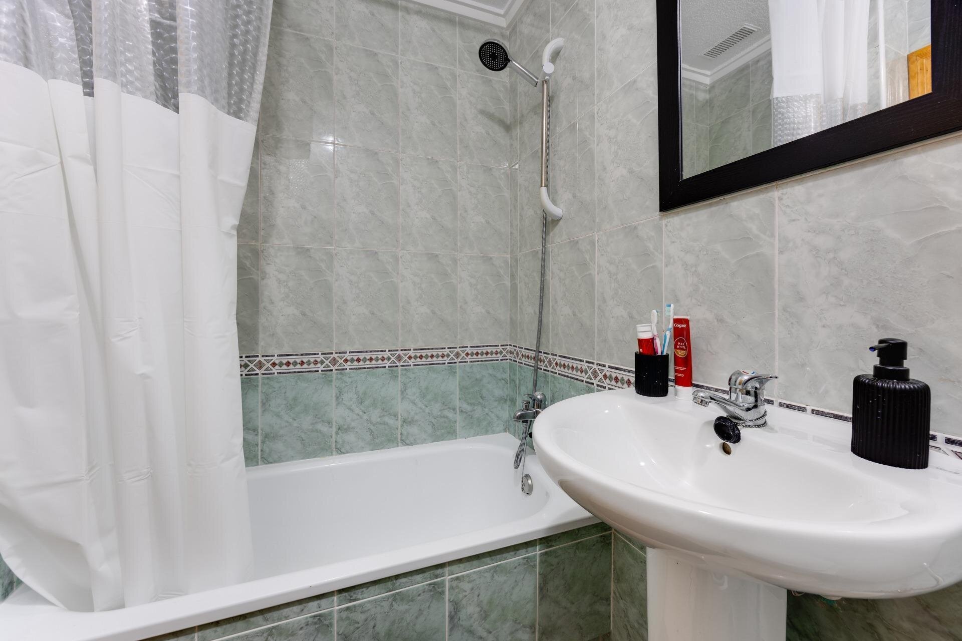 3-Bedroom Apartment in Estacion de Autobuses, Torrevieja - Image 29