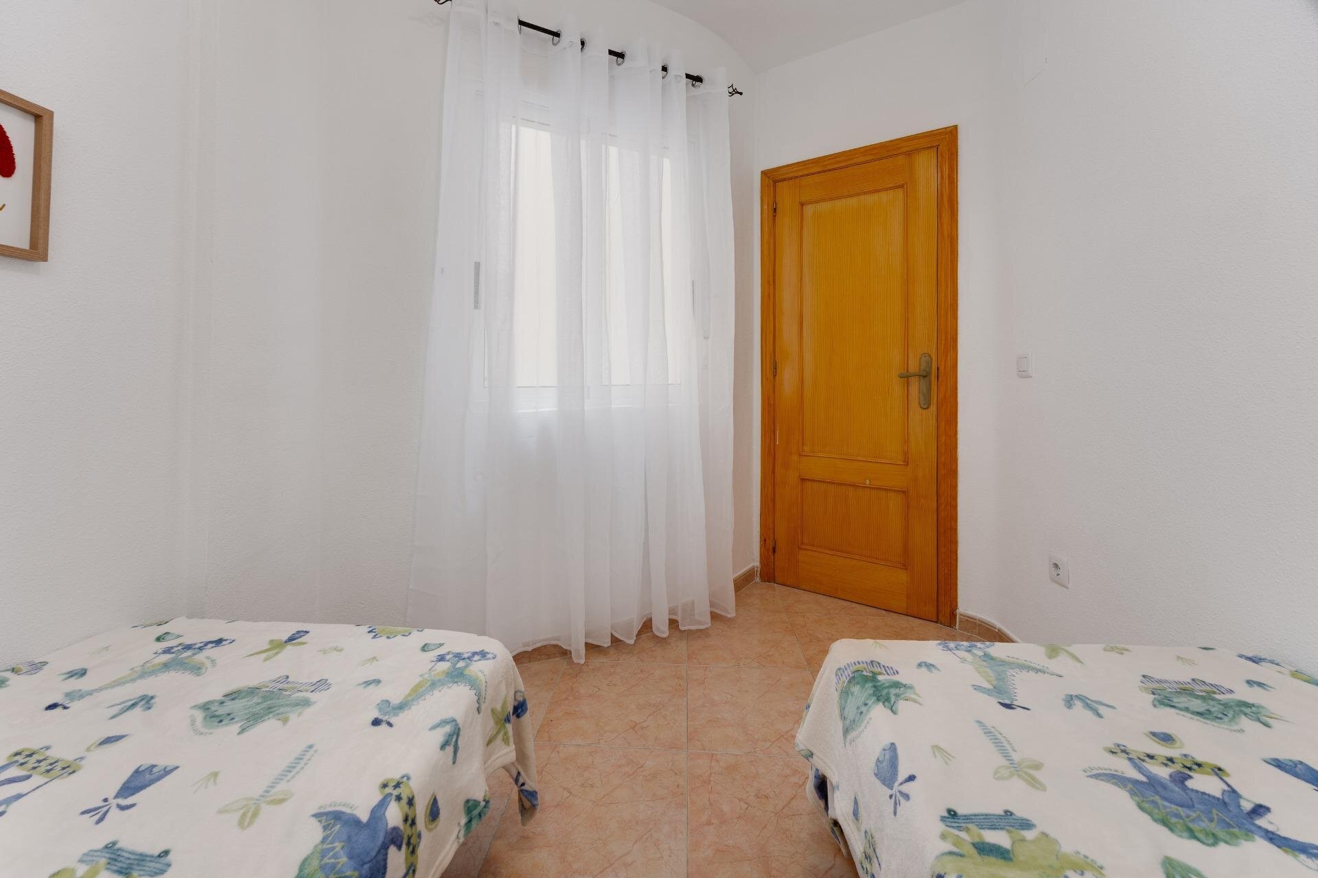 3-Bedroom Apartment in Estacion de Autobuses, Torrevieja - Image 32