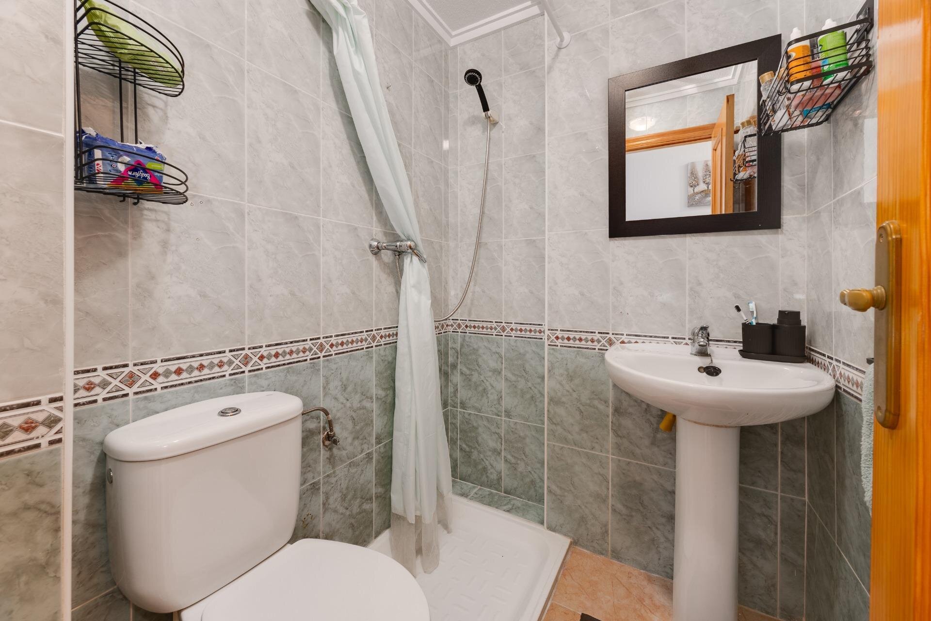 3-Bedroom Apartment in Estacion de Autobuses, Torrevieja - Image 33