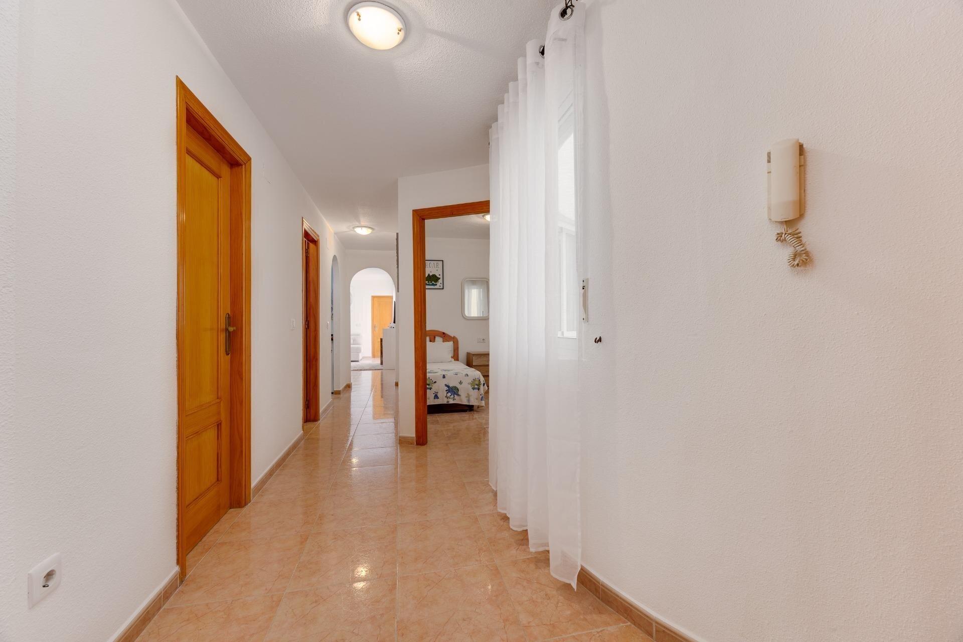 3-Bedroom Apartment in Estacion de Autobuses, Torrevieja - Image 34