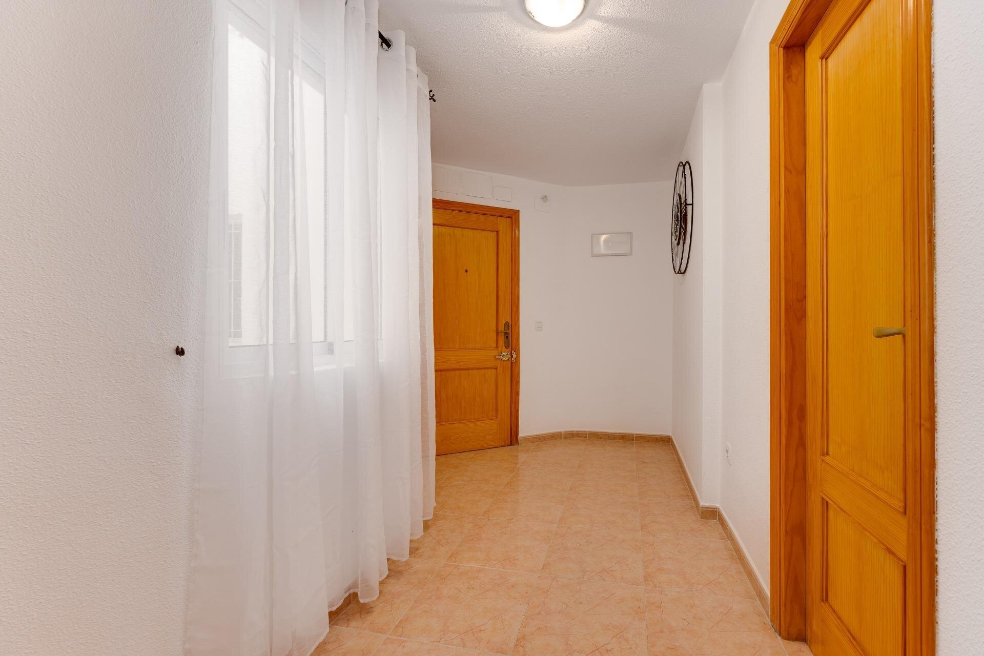 3-Bedroom Apartment in Estacion de Autobuses, Torrevieja - Image 35