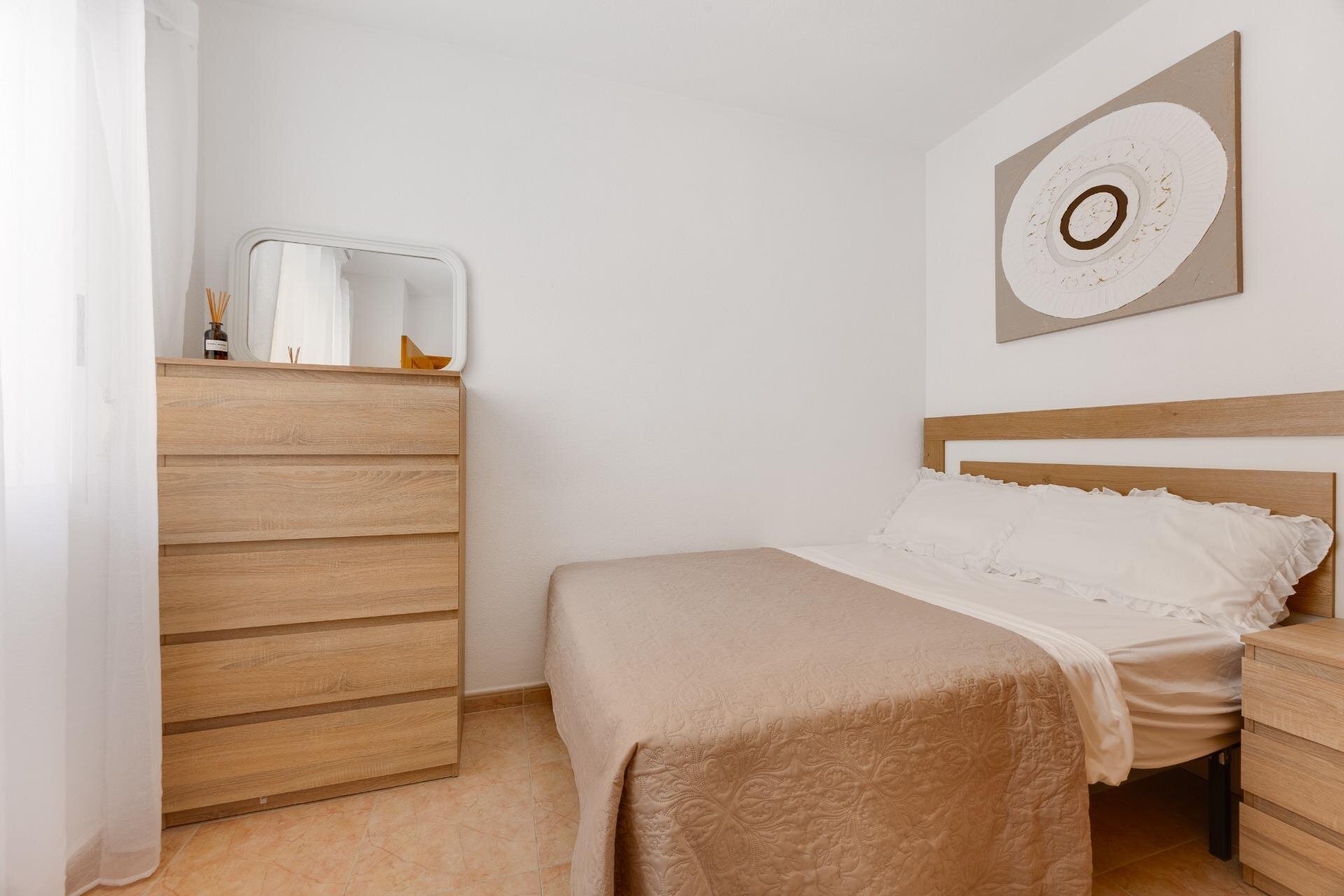 3-Bedroom Apartment in Estacion de Autobuses, Torrevieja - Image 4