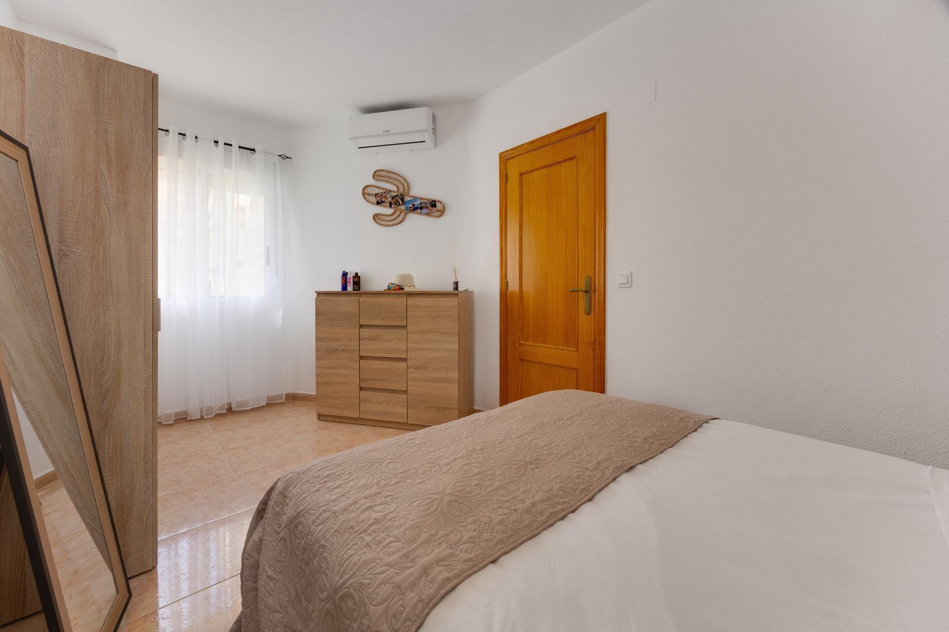 3-Bedroom Apartment in Estacion de Autobuses, Torrevieja - Image 45