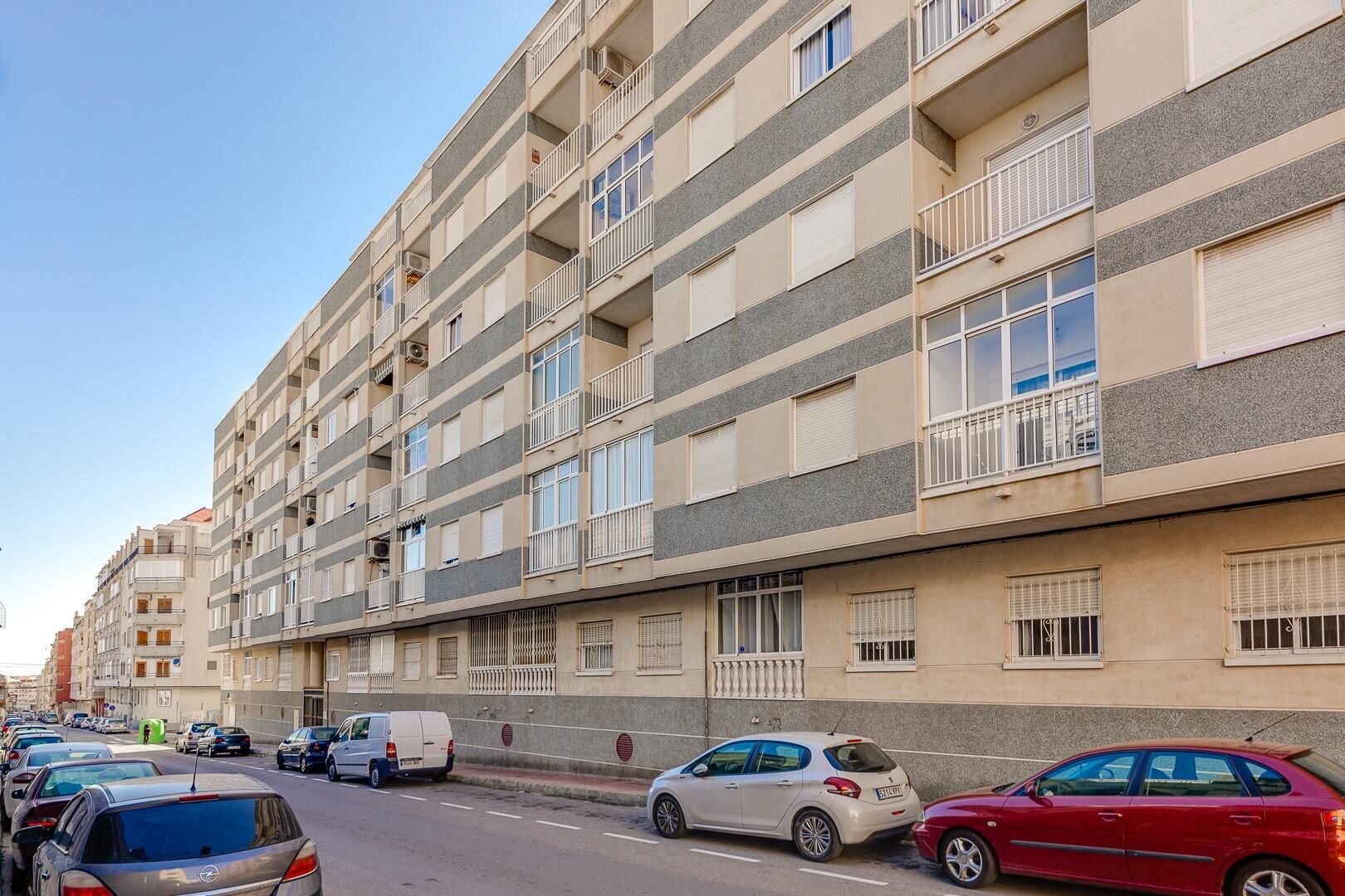 3-Bedroom Apartment in Estacion de Autobuses, Torrevieja - Image 7