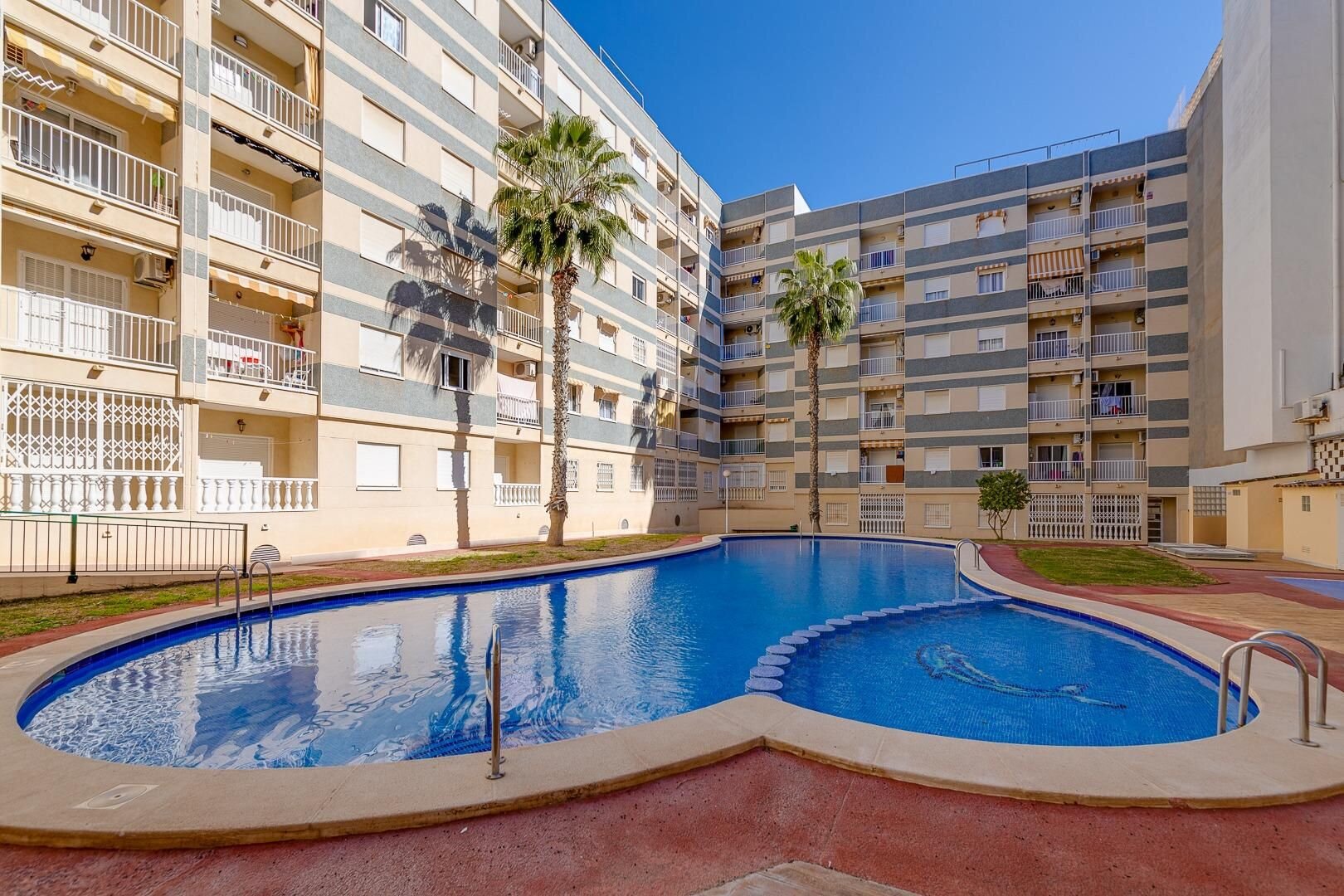 3-Bedroom Apartment in Estacion de Autobuses, Torrevieja - Image 9