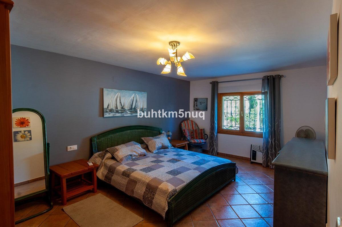 4-Bedroom Detached House in  Calpe | Sunny Casas - Costa ... - Image 13