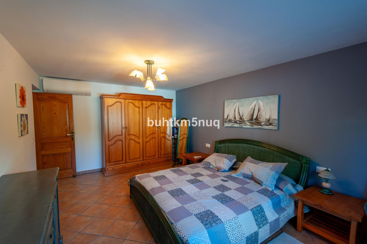 4-Bedroom Detached House in  Calpe | Sunny Casas - Costa ... - Image 14