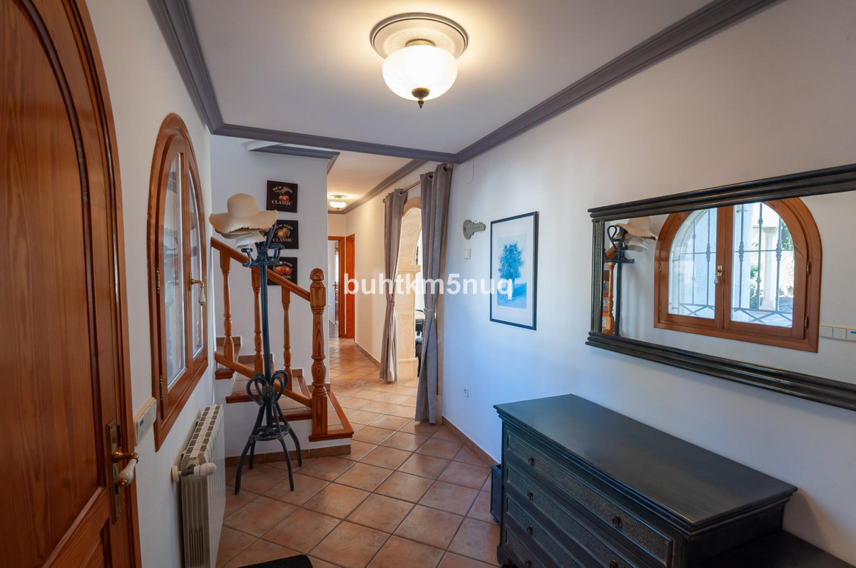 4-Bedroom Detached House in  Calpe | Sunny Casas - Costa ... - Image 15