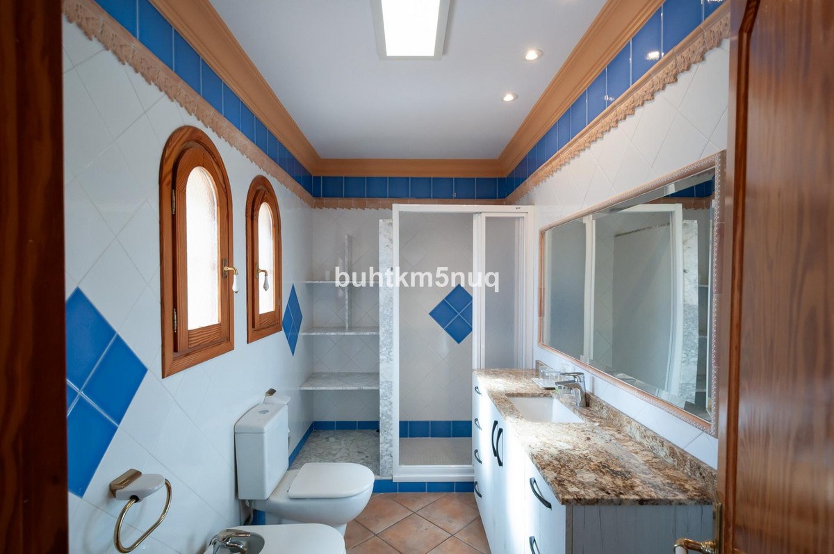 4-Bedroom Detached House in  Calpe | Sunny Casas - Costa ... - Image 25