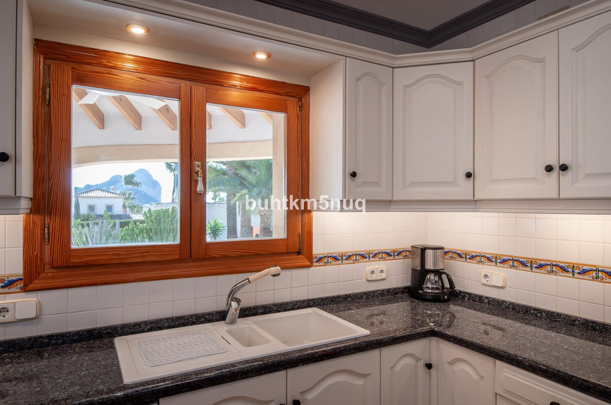 4-Bedroom Detached House in  Calpe | Sunny Casas - Costa ... - Image 8