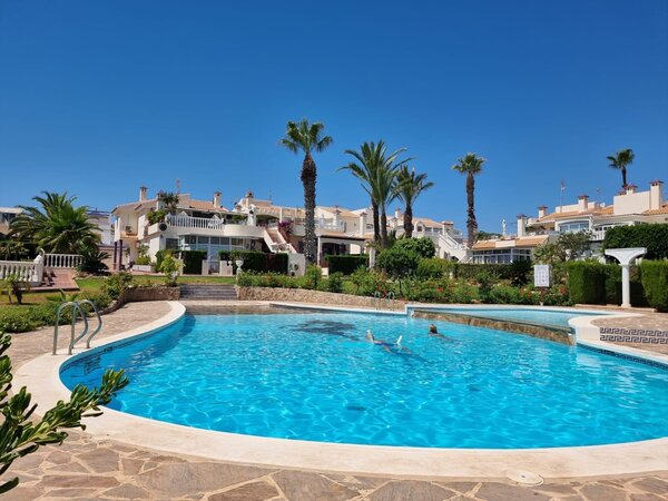 Apartamento de 2 Dormitorios en La Siesta, Torrevieja
