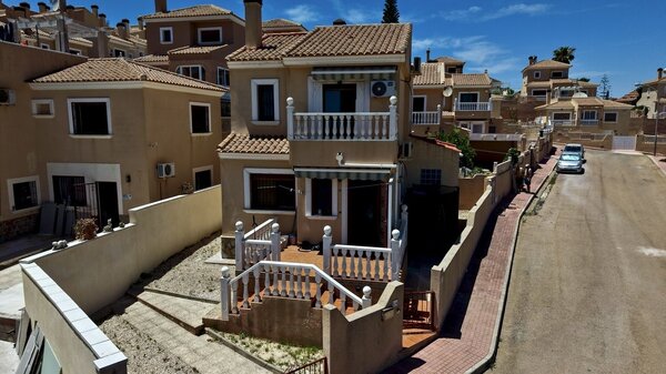 Villa de 3 Dormitorios en La Zenia, Orihuela Costa