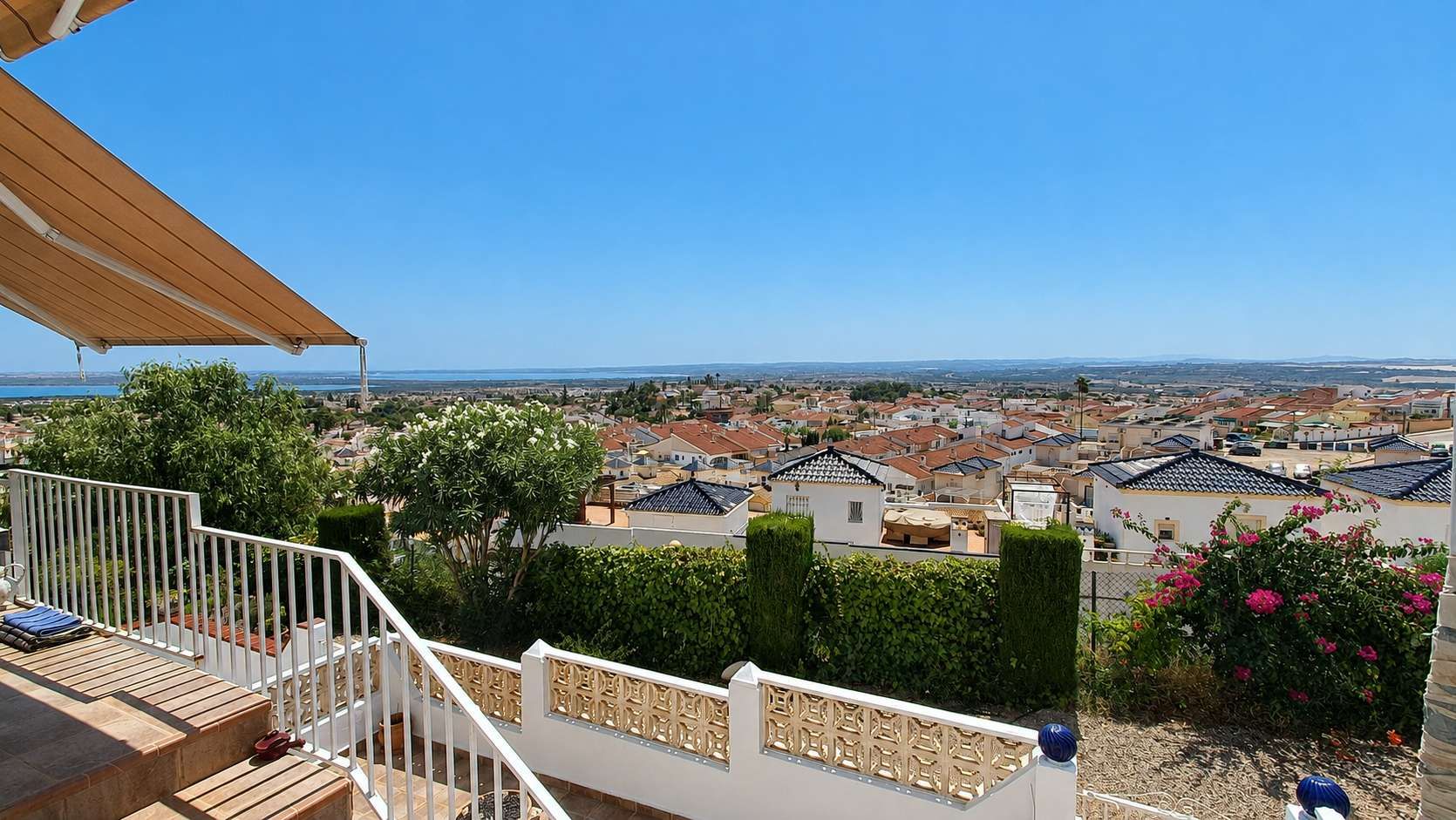 1-Bedroom Apartment in Rojales - Image 2