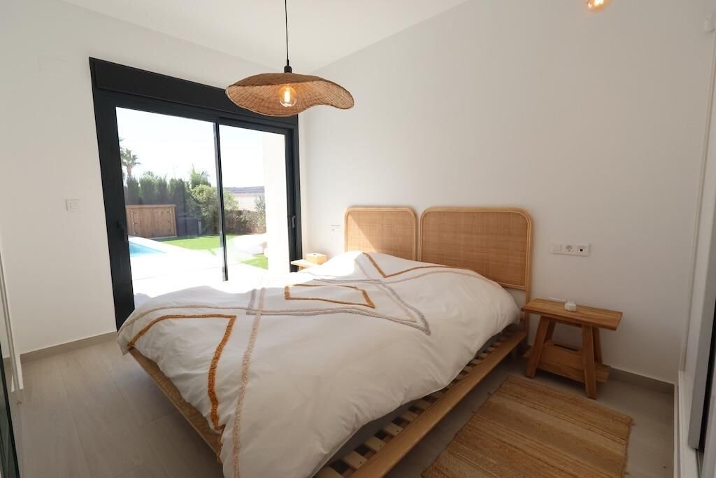 3-Bedroom Villa in Comunidad Valenciana, Algorfa - Image 11