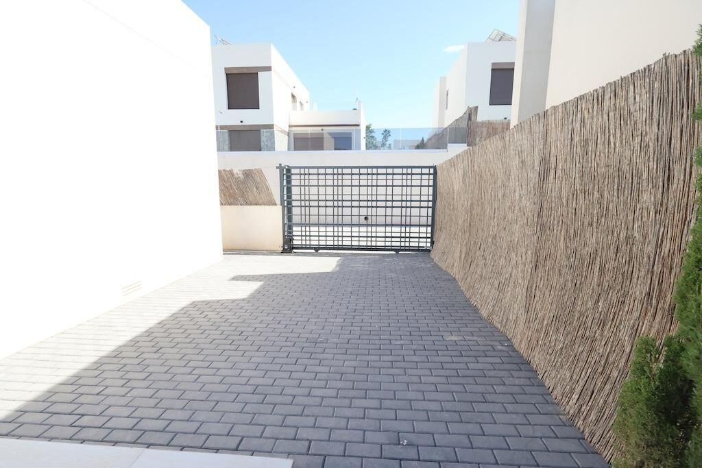 3-Bedroom Villa in Comunidad Valenciana, Algorfa - Image 18