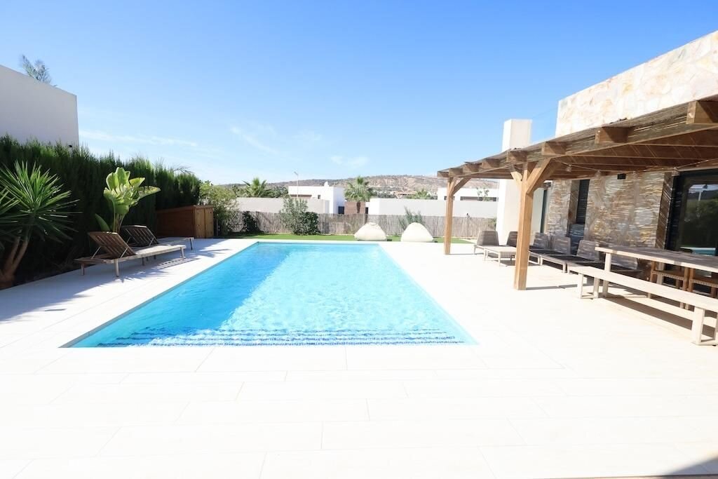 3-Bedroom Villa in Comunidad Valenciana, Algorfa - Image 19