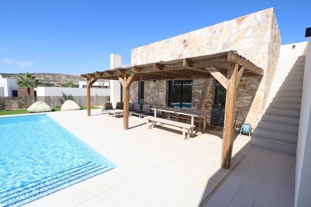 3-Bedroom Villa in Comunidad Valenciana, Algorfa - Image 20