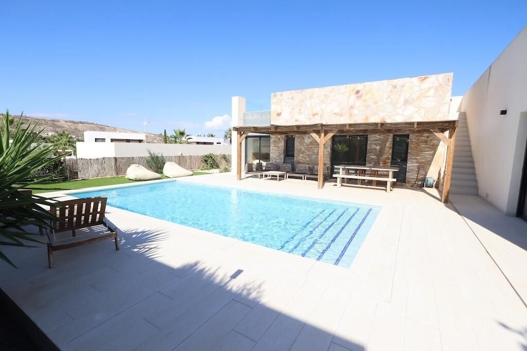 3-Bedroom Villa in Comunidad Valenciana, Algorfa - Image 21