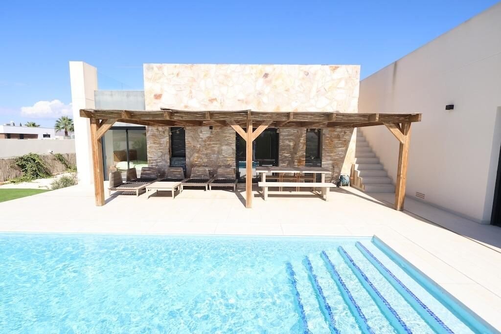 3-Bedroom Villa in Comunidad Valenciana, Algorfa - Image 22