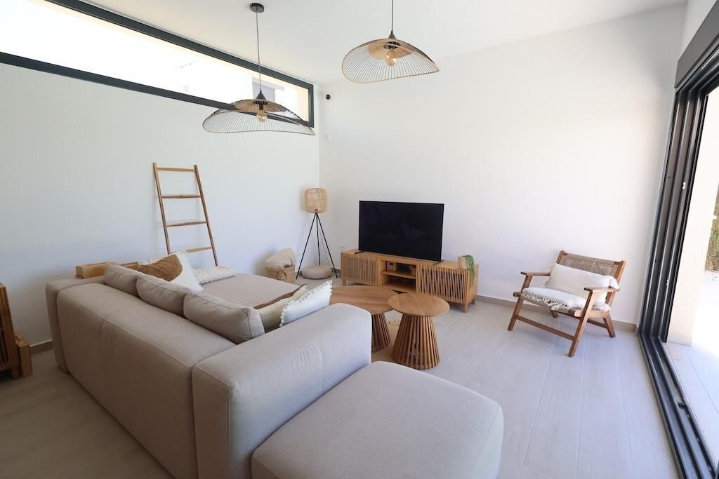 3-Bedroom Villa in Comunidad Valenciana, Algorfa - Image 8