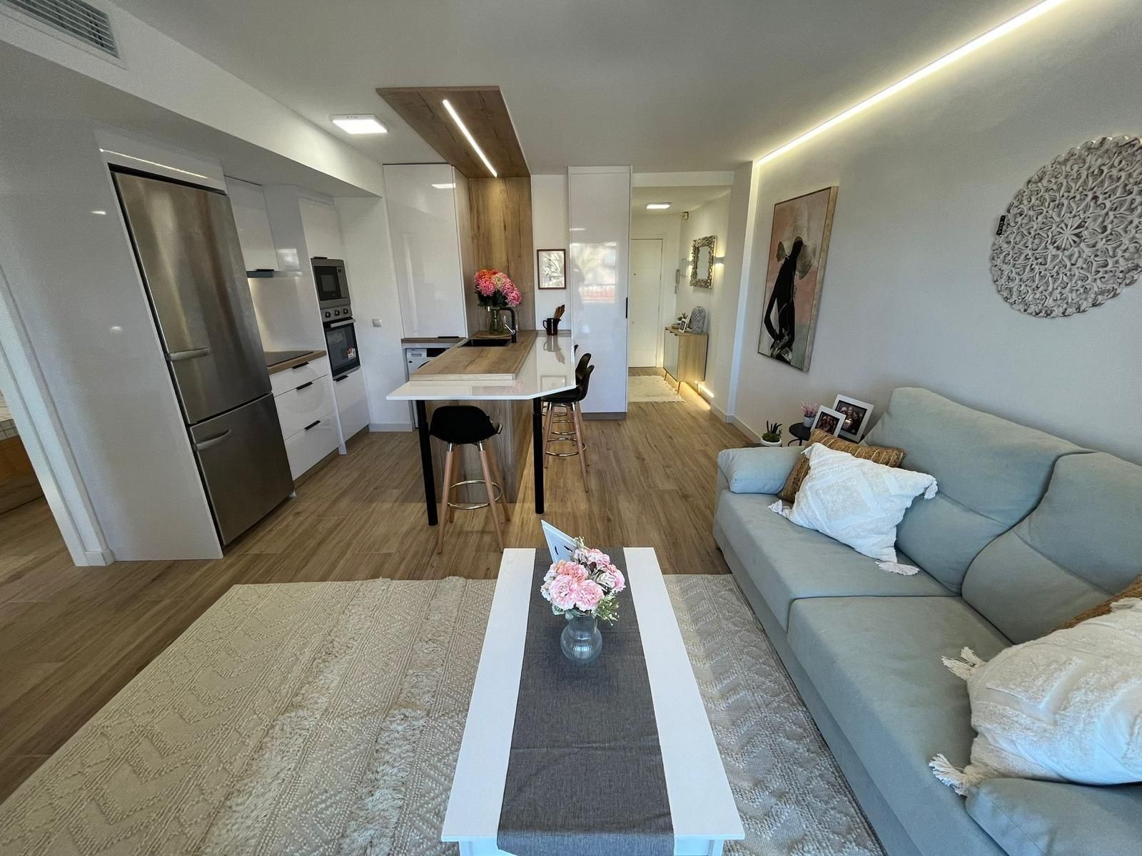 3-Bedroom Apartment in Punta Prima, Torrevieja - Image 2