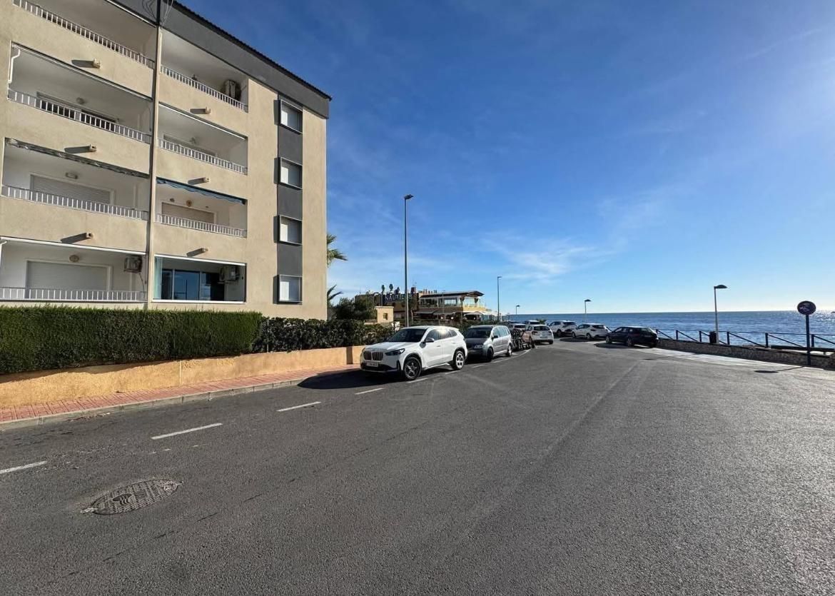 3-Bedroom Apartment in Punta Prima, Torrevieja - Image 35