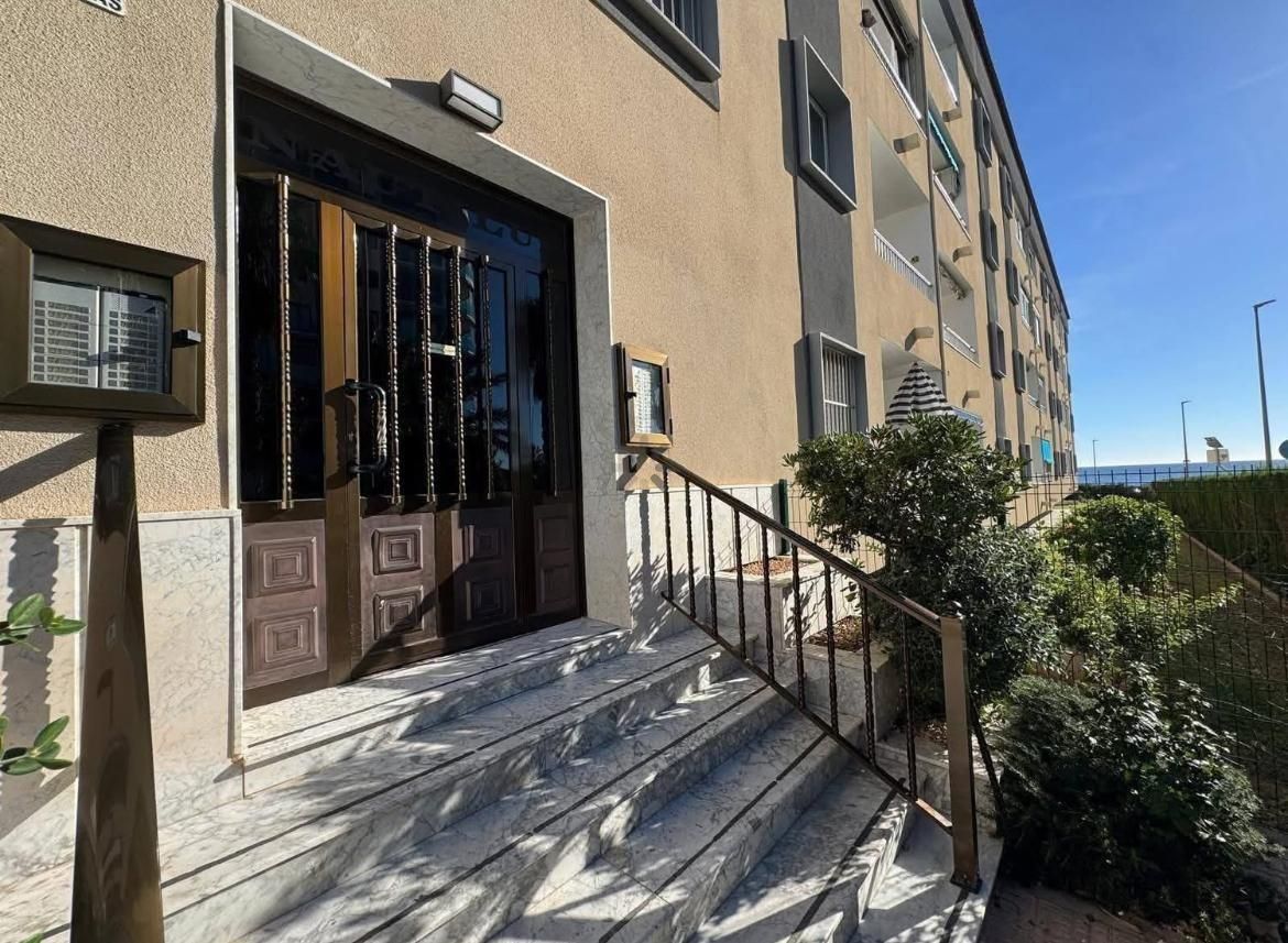 3-Bedroom Apartment in Punta Prima, Torrevieja - Image 37