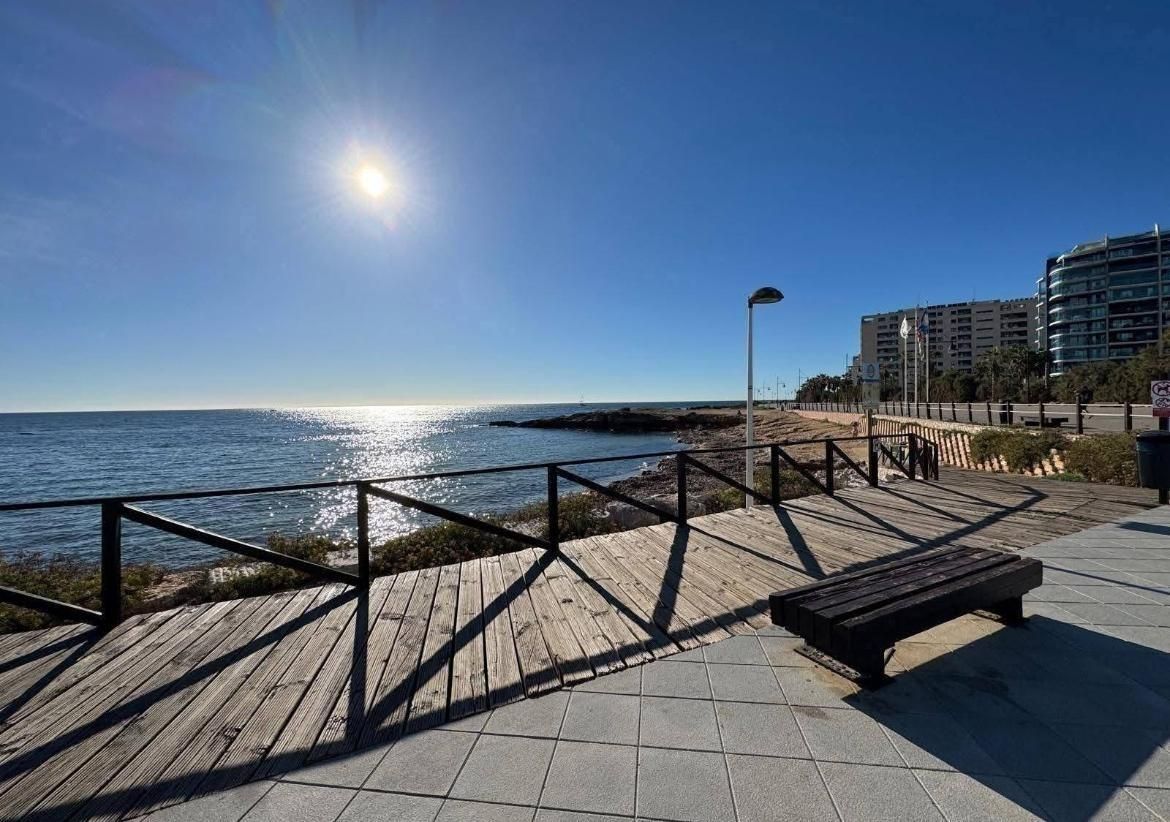 3-Bedroom Apartment in Punta Prima, Torrevieja - Image 40
