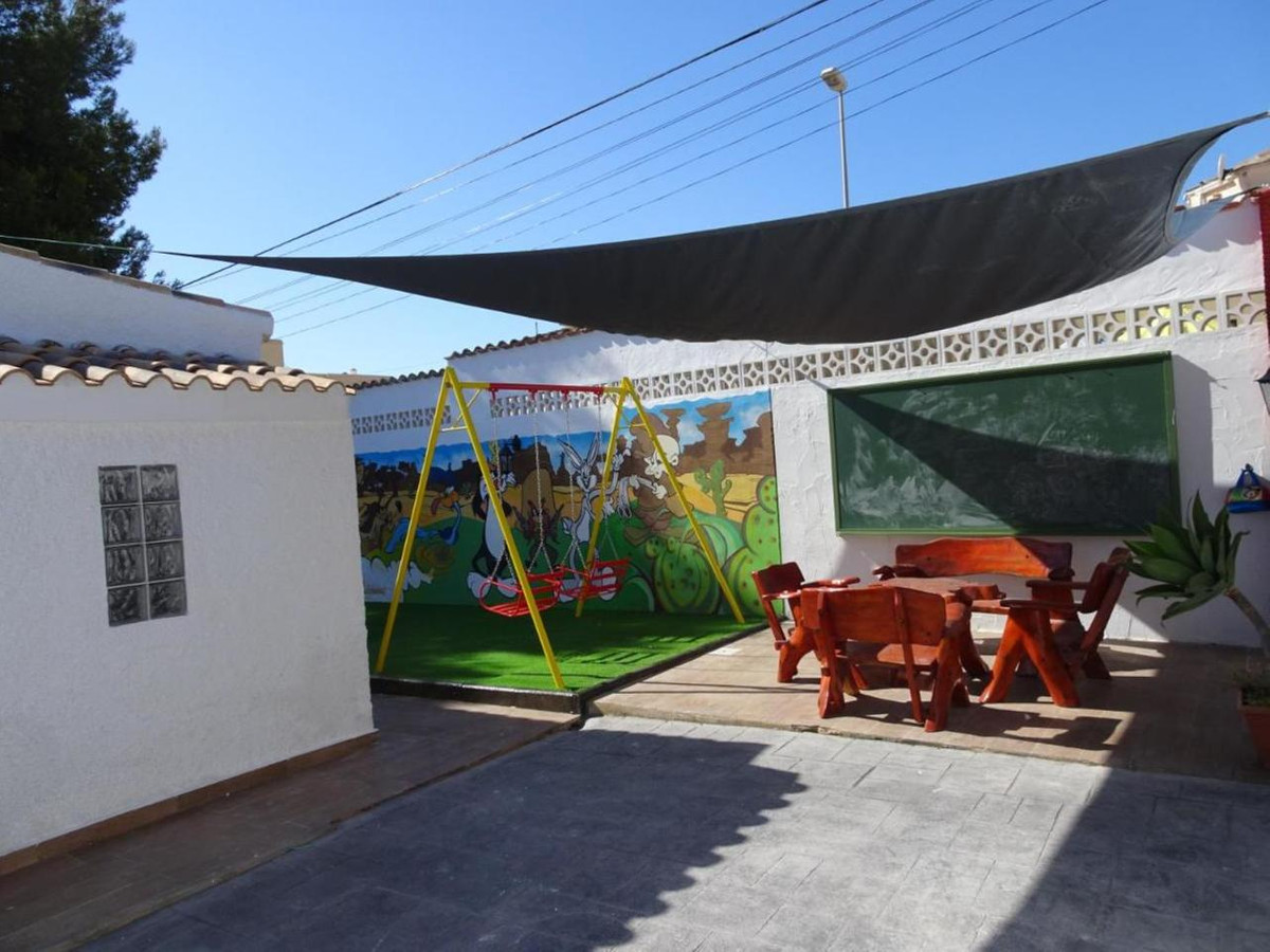 9-Bedroom Detached House in Cabo Roig, Orihuela Costa | S... - Image 7