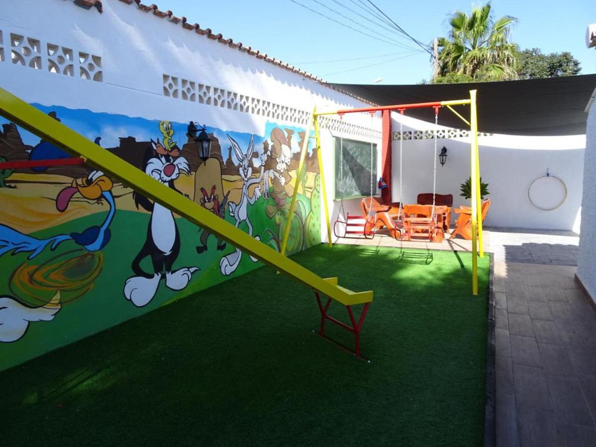 9-Bedroom Detached House in Cabo Roig, Orihuela Costa | S... - Image 8