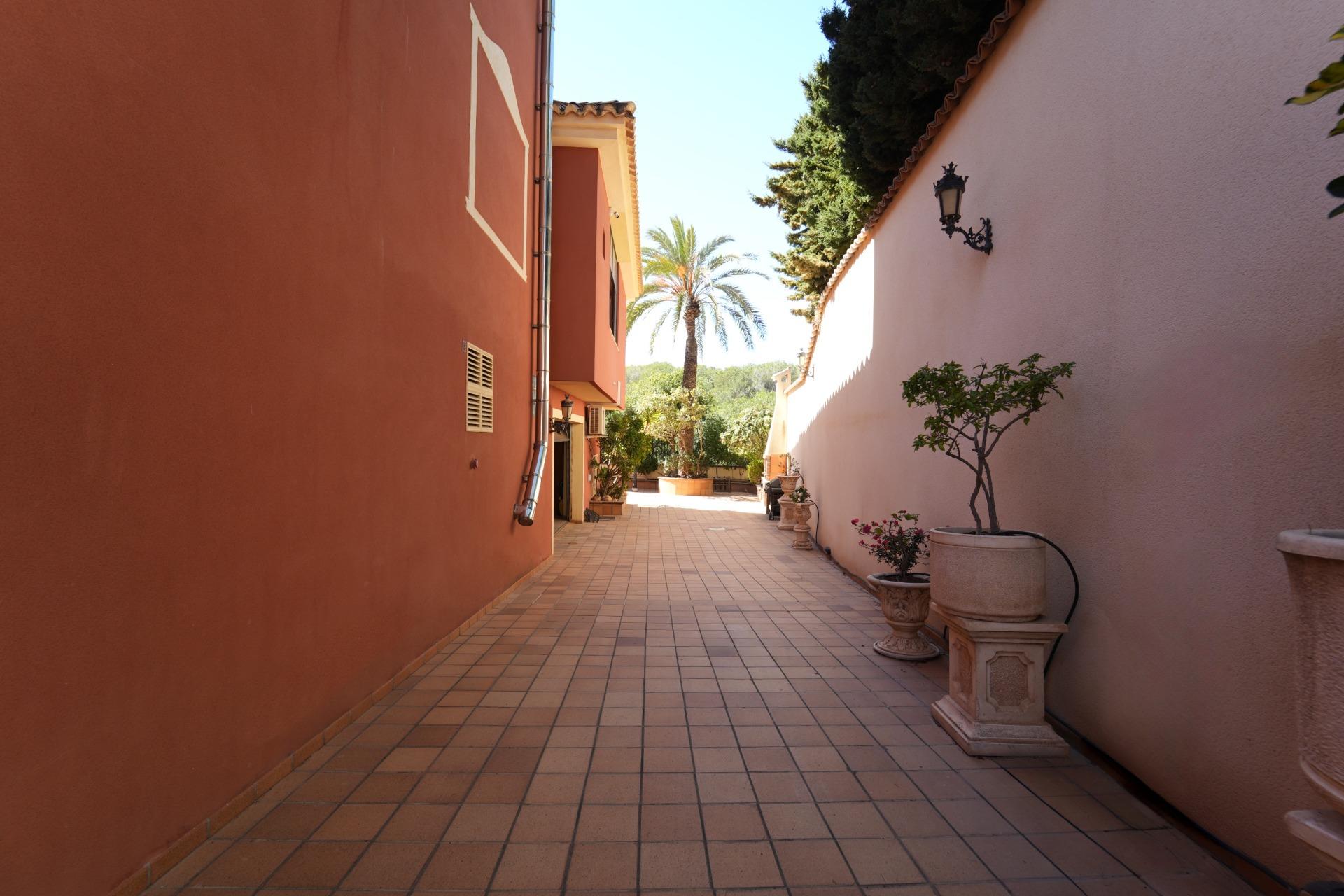 Villa met 8 Slaapkamers in Campoamor, Orihuela Costa - Image 18