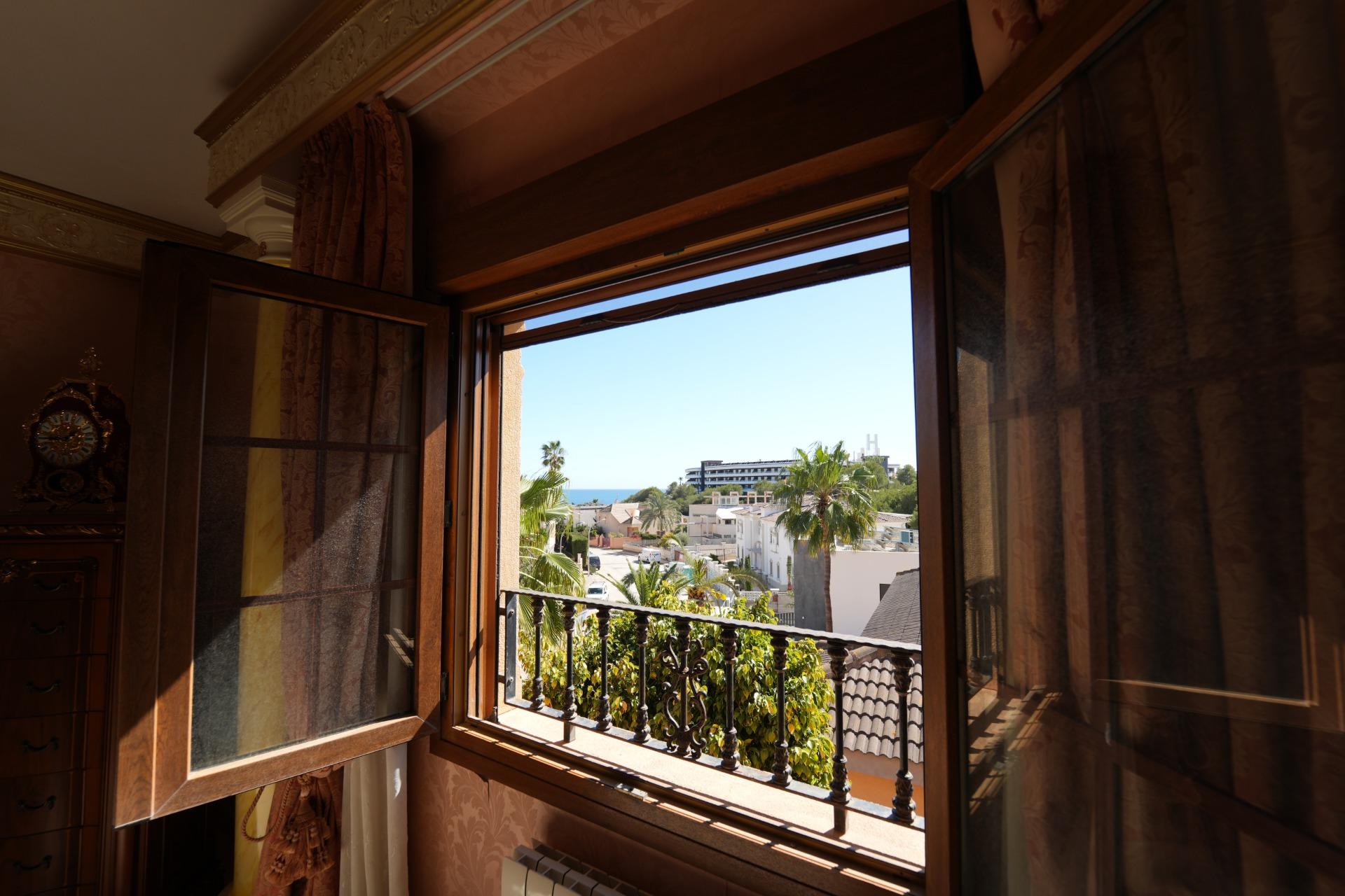 Villa met 8 Slaapkamers in Campoamor, Orihuela Costa - Image 2