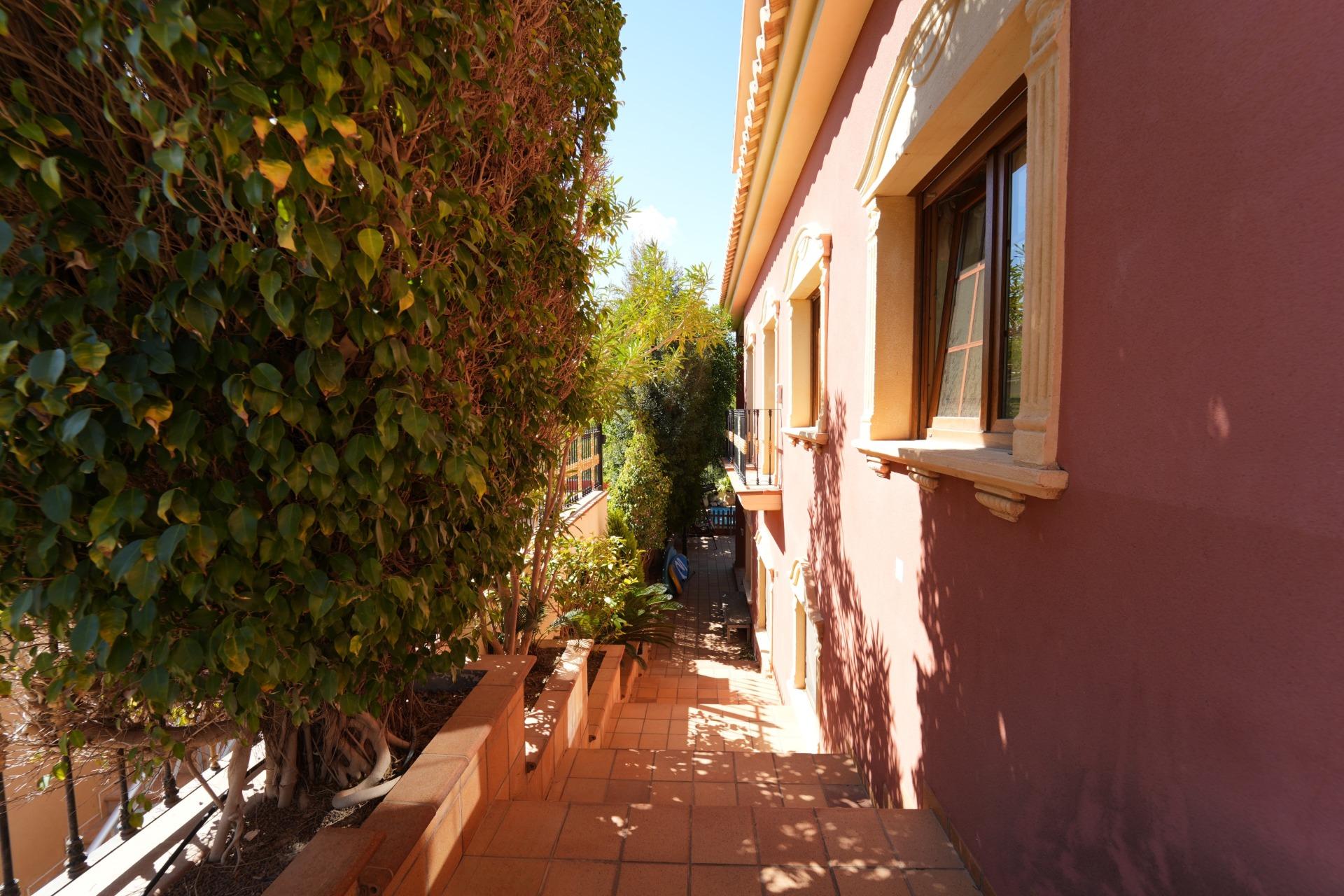 Villa met 8 Slaapkamers in Campoamor, Orihuela Costa - Image 31