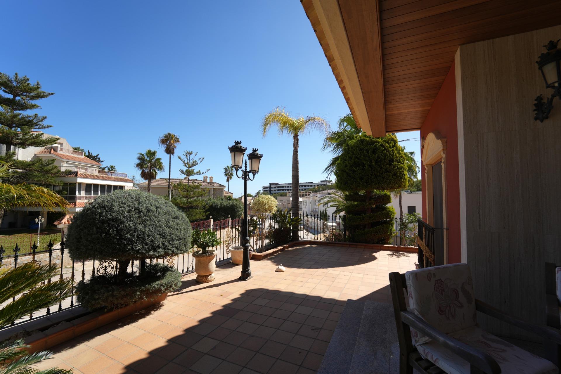 Villa met 8 Slaapkamers in Campoamor, Orihuela Costa - Image 35