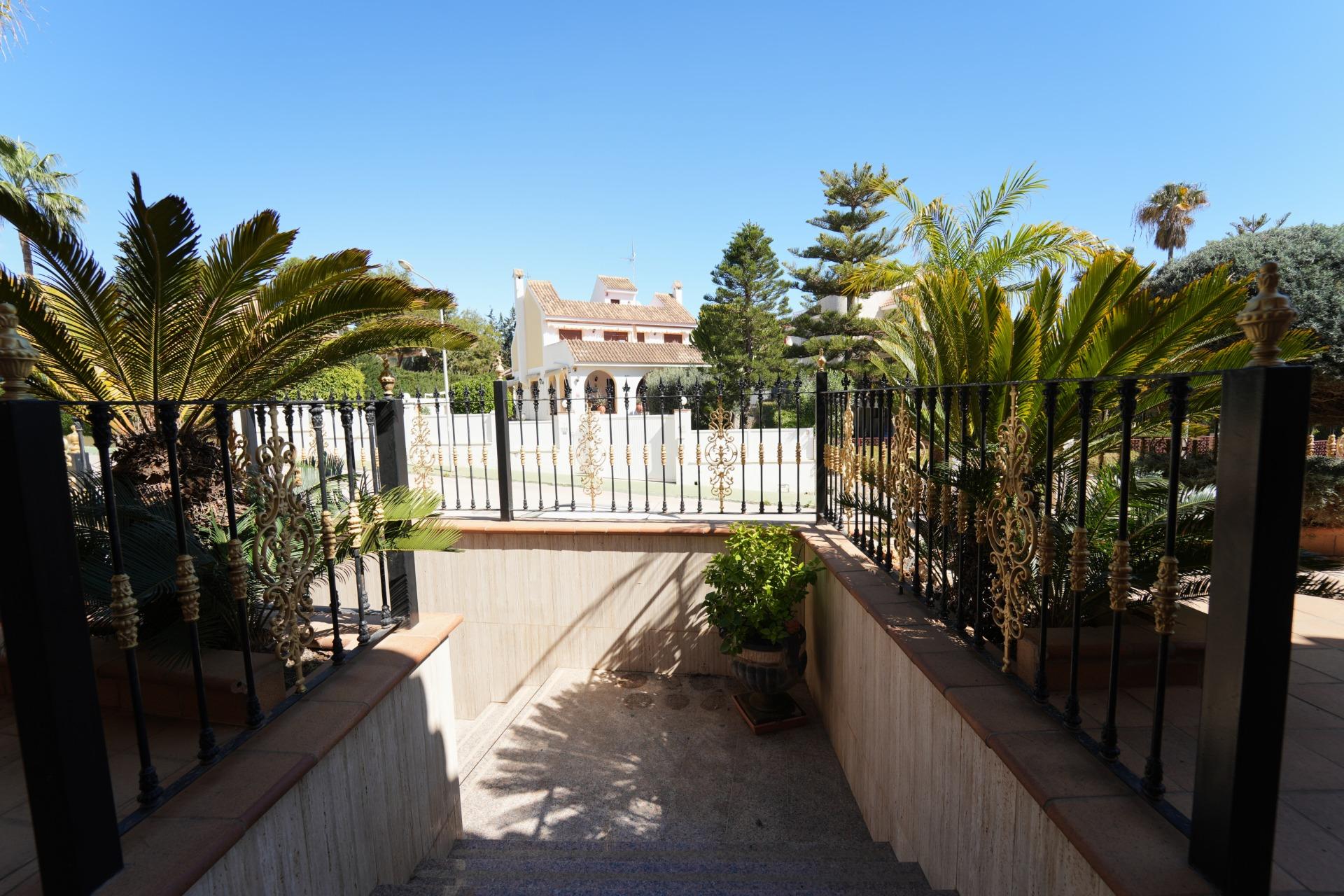 Villa met 8 Slaapkamers in Campoamor, Orihuela Costa - Image 36
