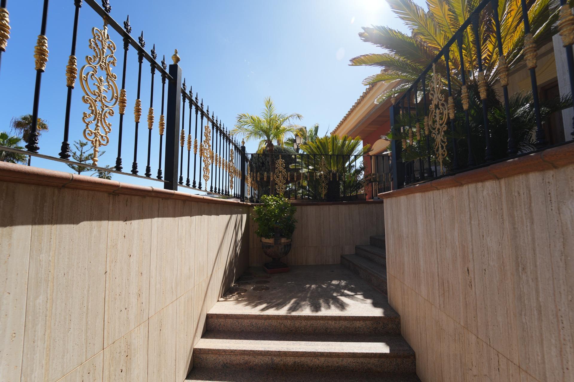 Villa met 8 Slaapkamers in Campoamor, Orihuela Costa - Image 37