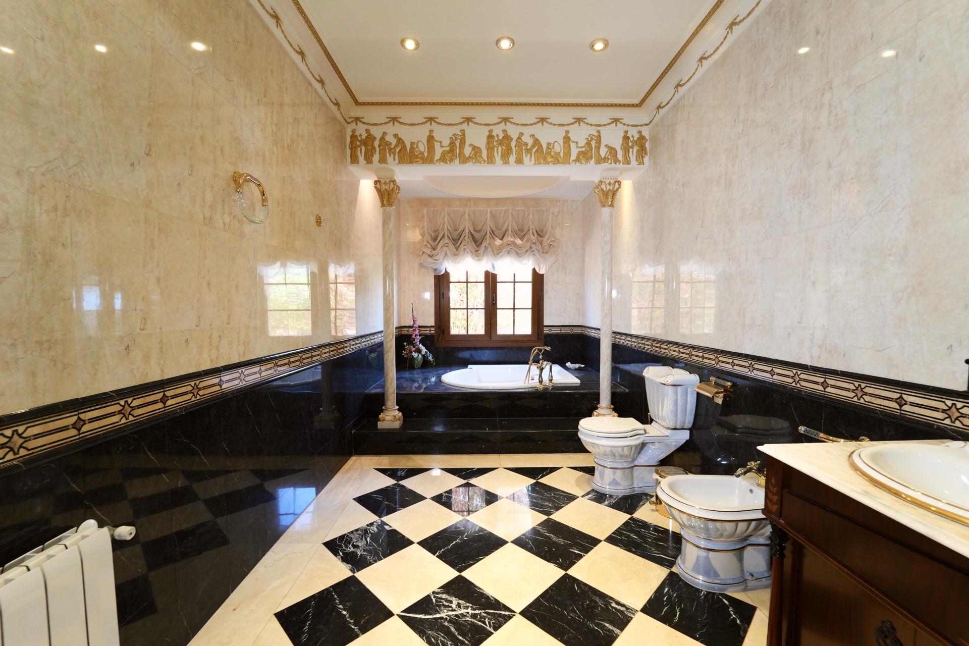 Villa met 8 Slaapkamers in Campoamor, Orihuela Costa - Image 42