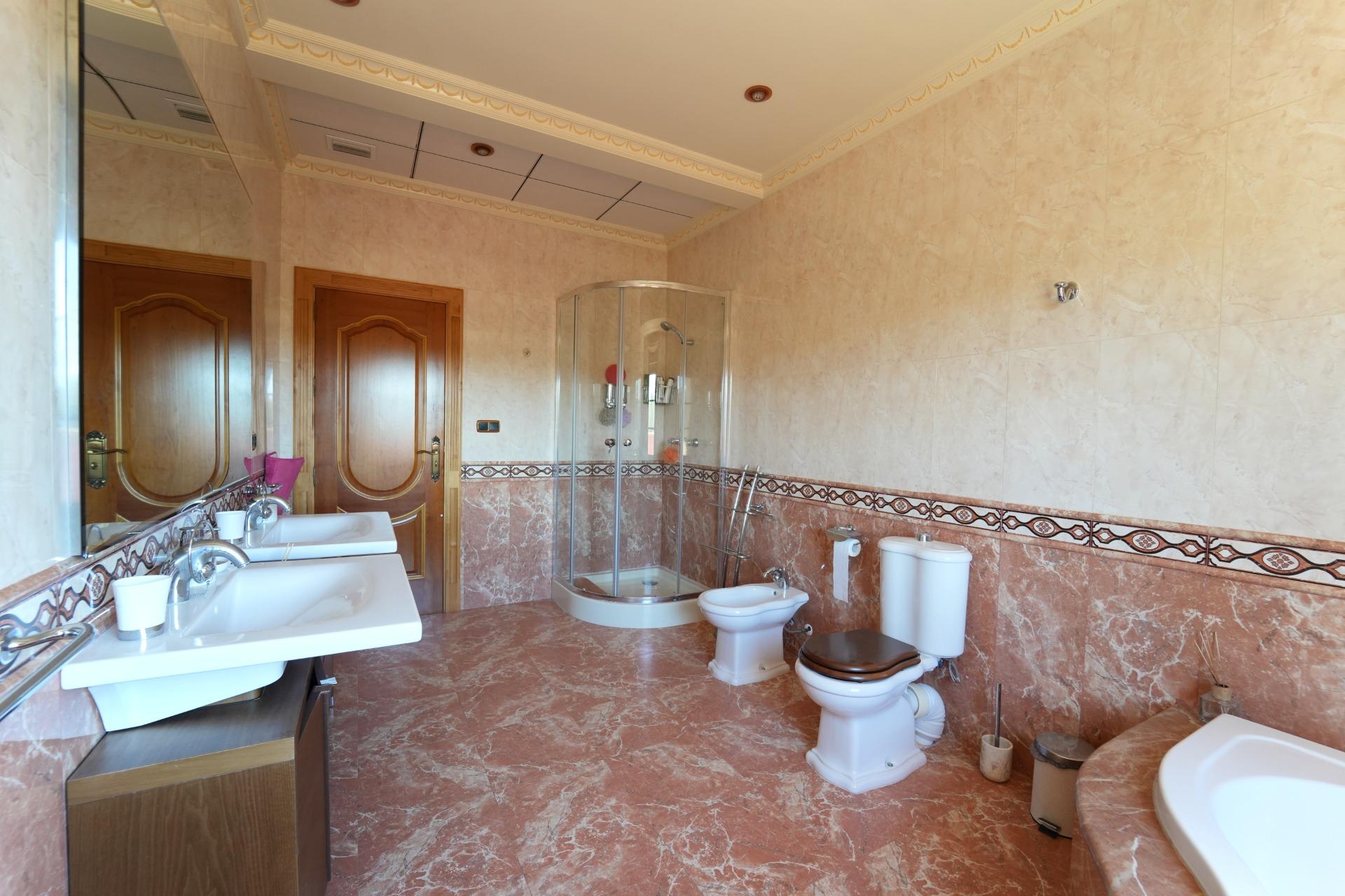 Villa met 8 Slaapkamers in Campoamor, Orihuela Costa - Image 8